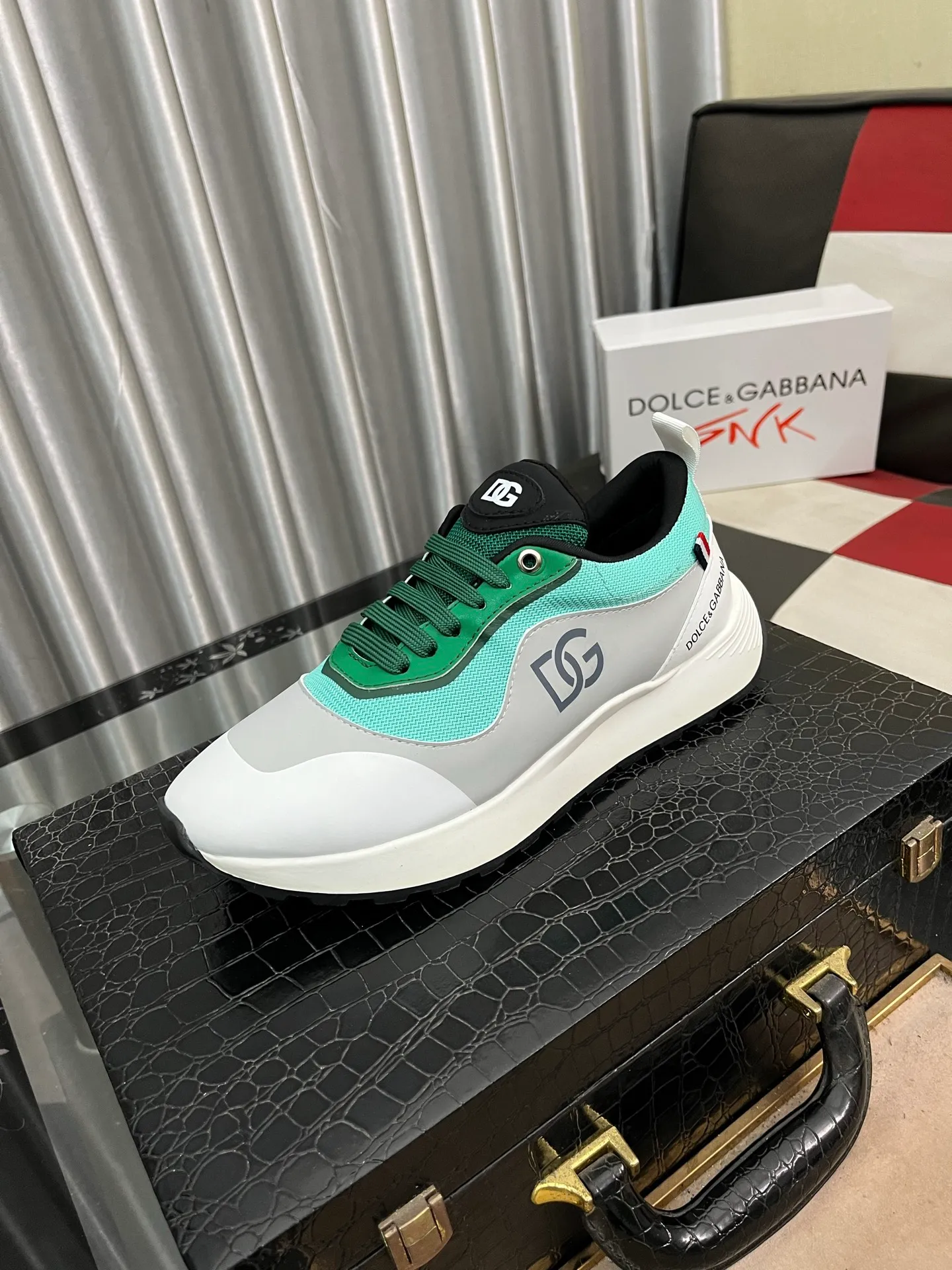 Men's shoes💰480⌚️⌚️New Dolce & Gabbana/top original DG heavy industry series, new casual fashion shoes👟The version is simple and elegant, fashionable and exclusive👑fashionable and generous. Upper: Original first-layer calfskin, comfortable sheepskin lining. Original special electroplated combination outsole, exquisite and luxurious, super A level! Compared with the genuine product at the counter, the version is no worse at all💕Size: 38-46